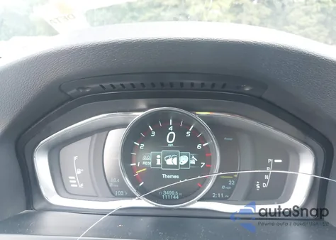 2015 Volvo S60 T6 R-Design Platinum z USA, uszkodzony, nr VIN YV1902THXF1306141